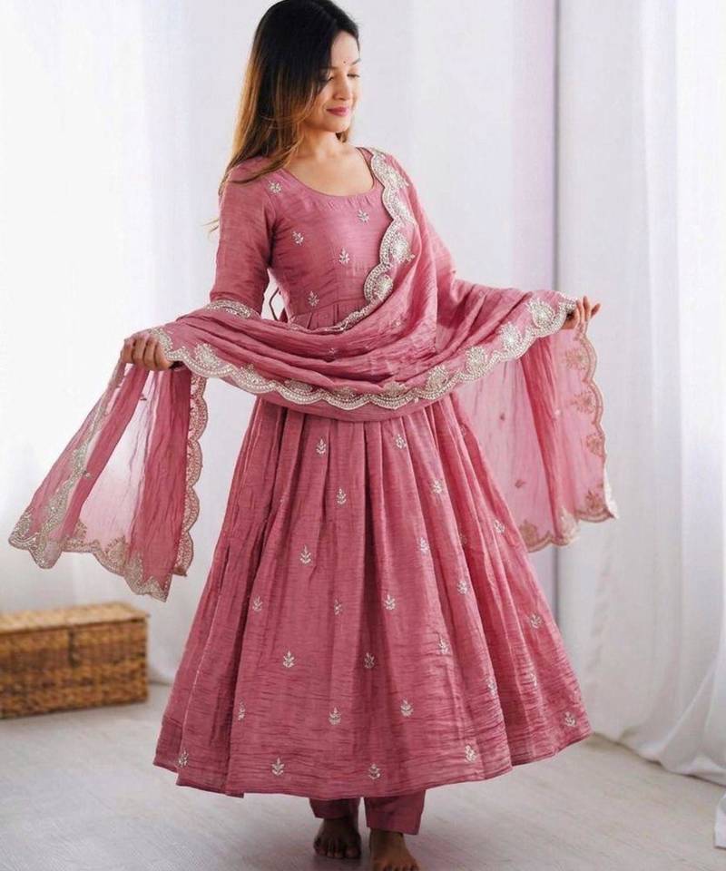 Pink silk blend embroidered kurta-sets