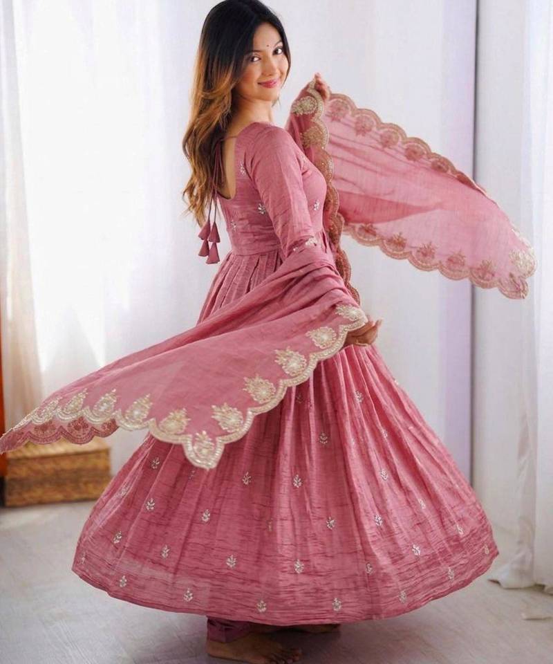 Pink silk blend embroidered kurta-sets