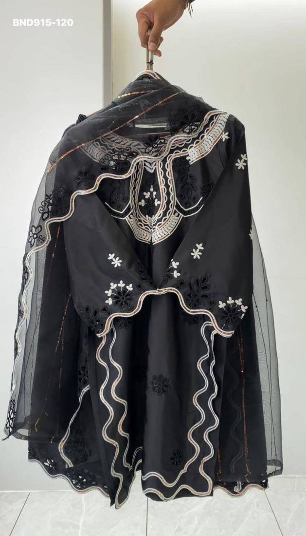 Black silk blend embroidered kurta-sets