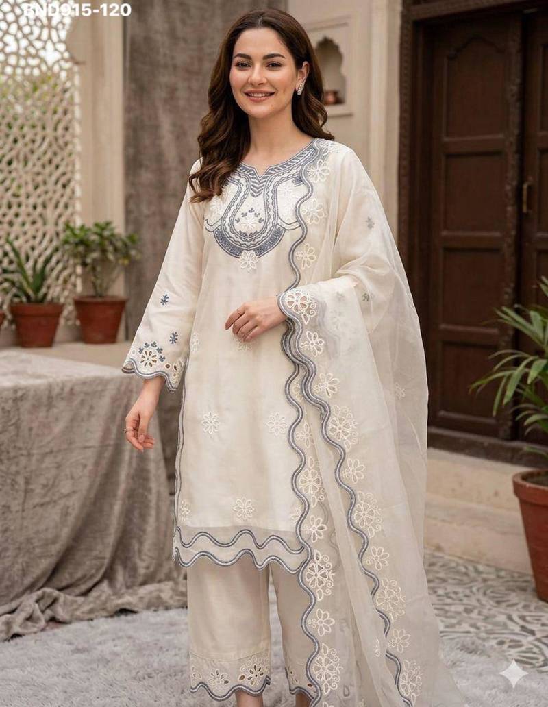 Off-white silk blend embroidered kurta-sets