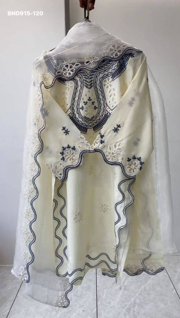 Off-white silk blend embroidered kurta-sets