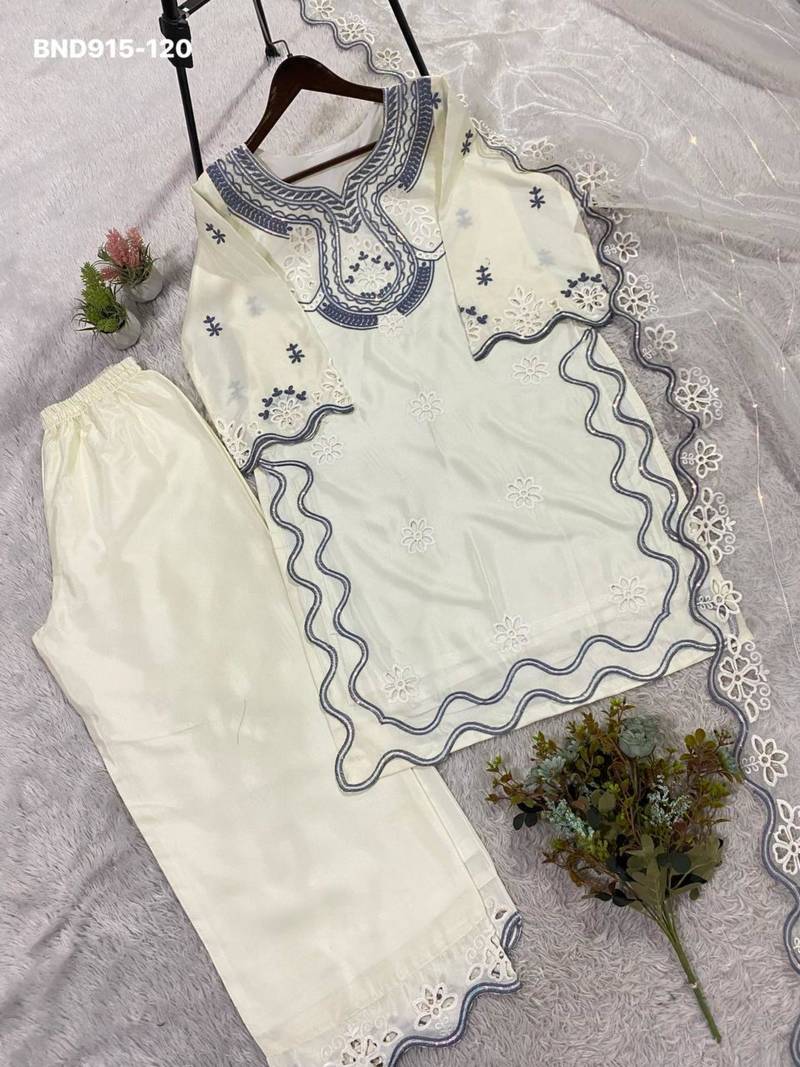 Off-white silk blend embroidered kurta-sets