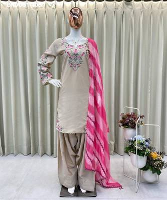 beige crepe kurta set with floral embroidered work 4