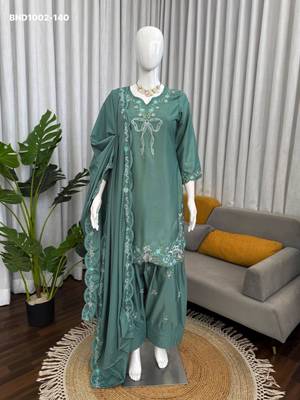 sea-green embroidered crepe kurta set 5