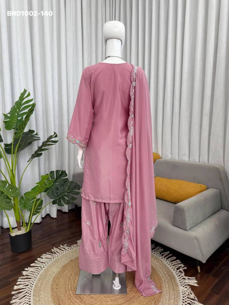 Onion-pink crepe embroidered kurta-sets
