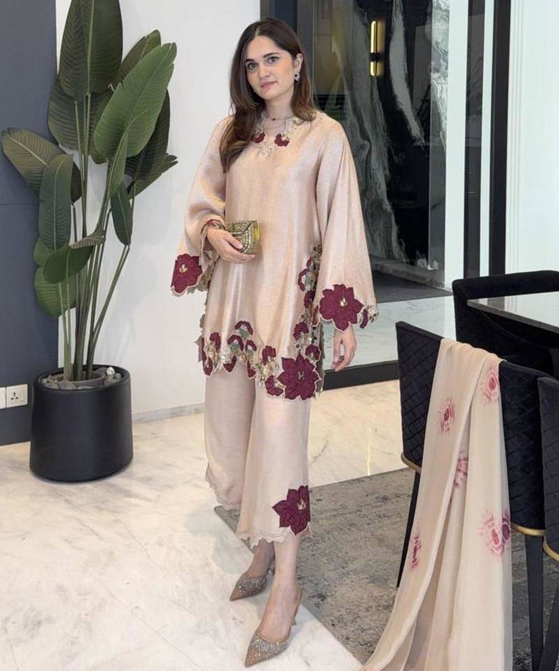 Beige silk blend embroidered kurta-sets