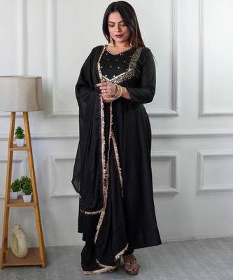 black georgette kurta set with embroidered thread work 4