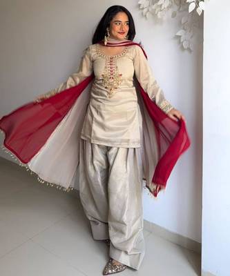 ivory organza kurta set with embroidered thread work 1