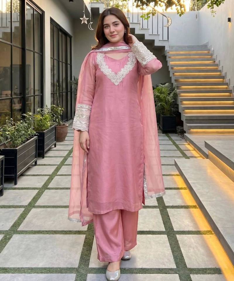 Pink silk blend embroidered kurta-sets