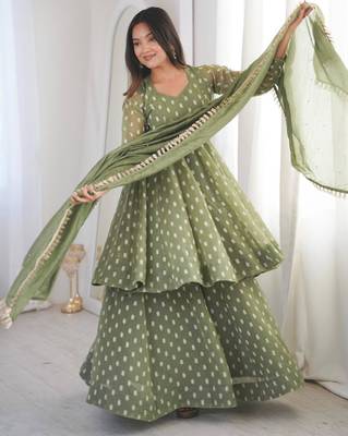 green woven silk blend kurta set 1