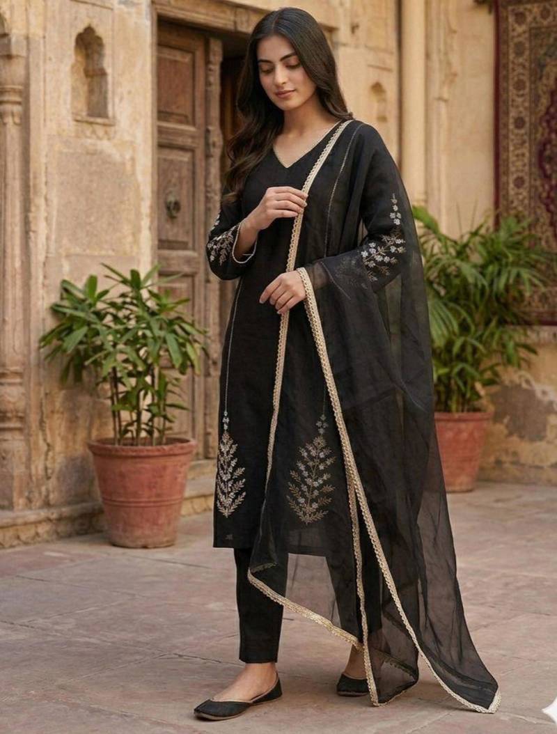 Black silk blend embroidered kurta-sets