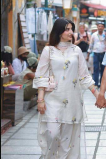 White chanderi embroidered kurta-sets