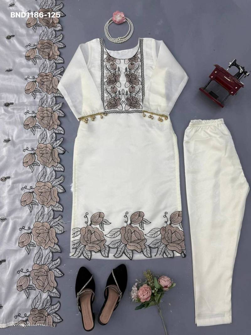 White silk blend embroidered kurta-sets