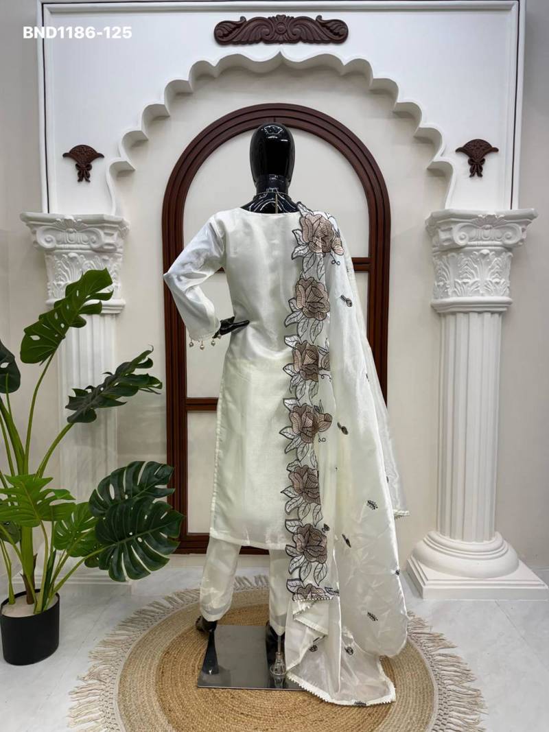 White silk blend embroidered kurta-sets