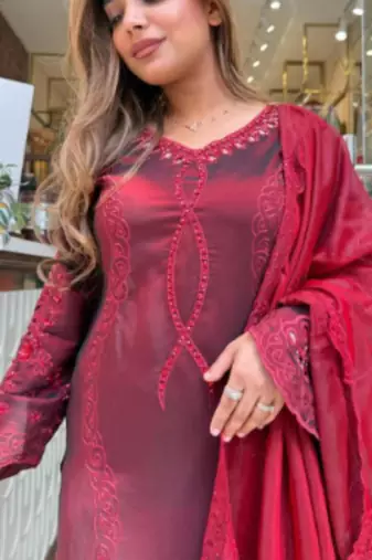 maroon embroidered silk blend womens kurta set