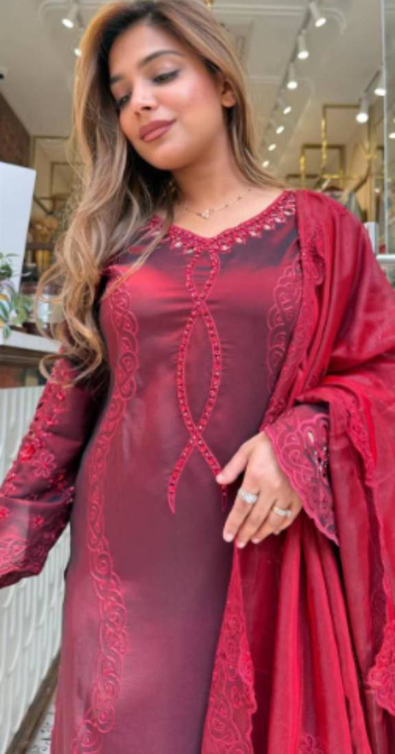 Maroon silk blend embroidered kurta-sets