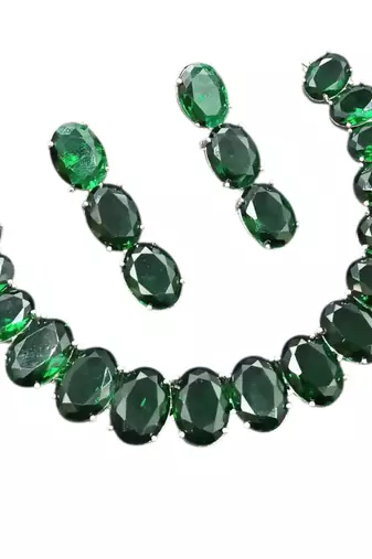 Green ad stone rhodium-plated necklace set with earrings