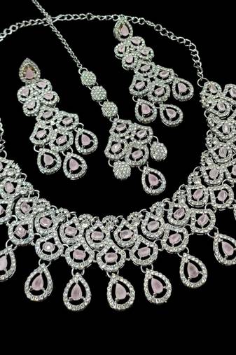 Baby pink rhodium-plated agate stone necklace set with earrings & maang tikka