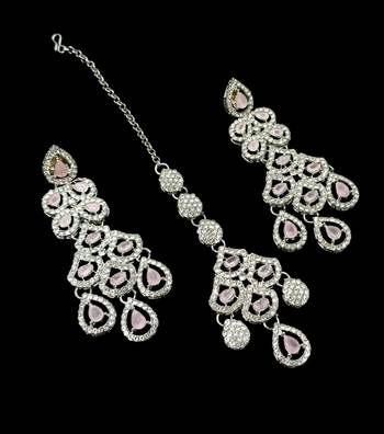 Baby pink rhodium-plated agate stone necklace set with earrings & maang tikka 3