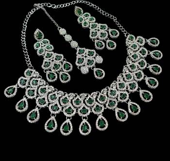 Green rhodium-plated agate stone necklace set with earrings & maang tikka 1