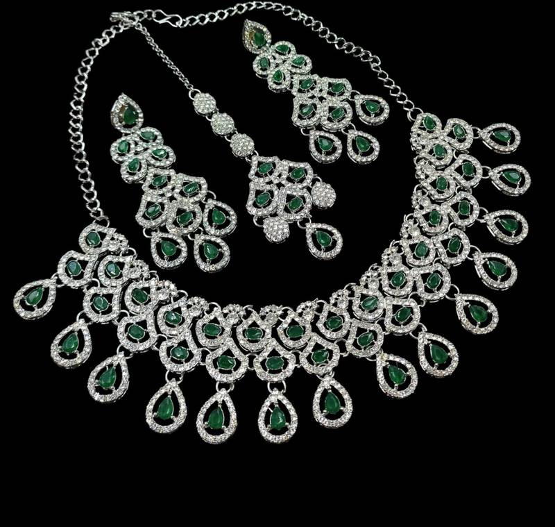 Green rhodium-plated agate stone necklace set with earrings & maang tikka