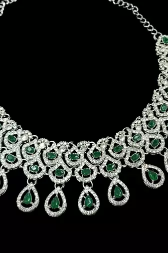 Green rhodium-plated agate stone necklace set with earrings & maang tikka