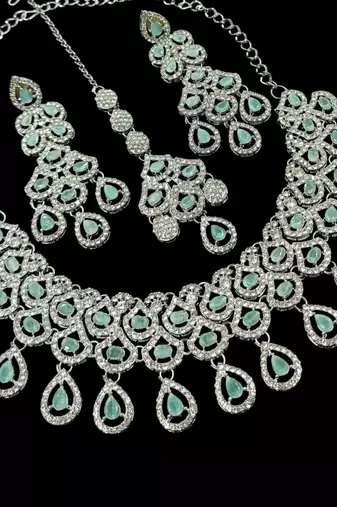Pista rhodium-plated agate stone necklace set with earrings & maang tikka