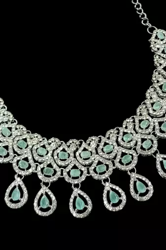 Pista rhodium-plated agate stone necklace set with earrings & maang tikka