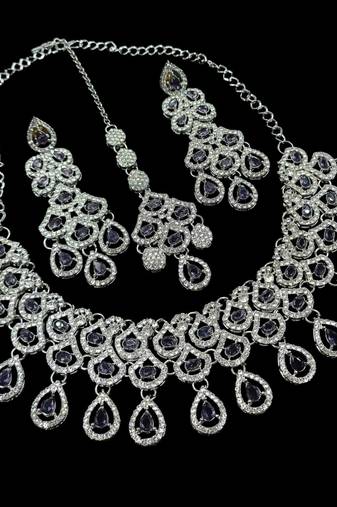 Purple rhodium-plated agate stone necklace set with earrings & maang tikka