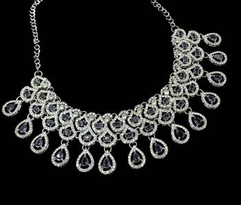 Purple rhodium-plated agate stone necklace set with earrings & maang tikka 2