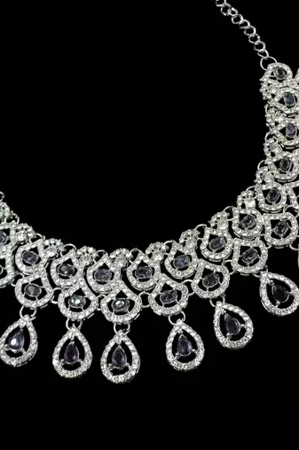 Purple rhodium-plated agate stone necklace set with earrings & maang tikka