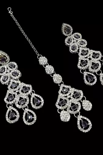 Purple rhodium-plated agate stone necklace set with earrings & maang tikka
