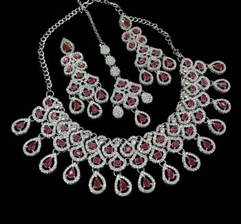 Maroon rhodium-plated agate stone necklace set with earrings & maang tikka 1