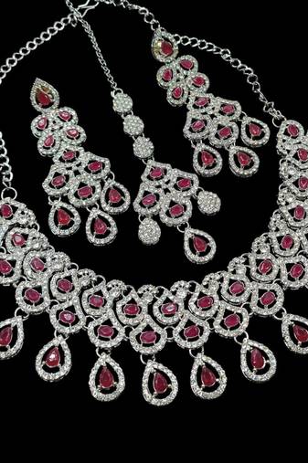 Maroon rhodium-plated agate stone necklace set with earrings & maang tikka
