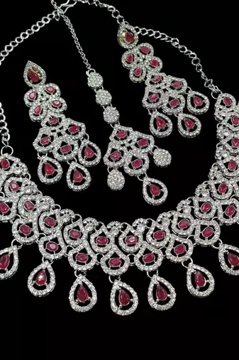 Maroon rhodium-plated agate stone necklace set with earrings & maang tikka