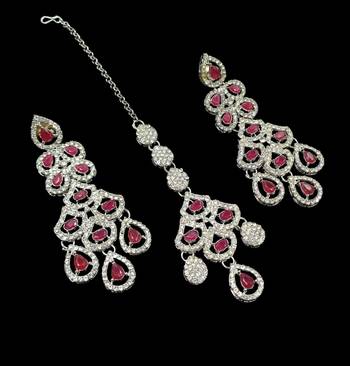 Maroon rhodium-plated agate stone necklace set with earrings & maang tikka 3