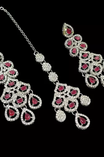 Maroon rhodium-plated agate stone necklace set with earrings & maang tikka