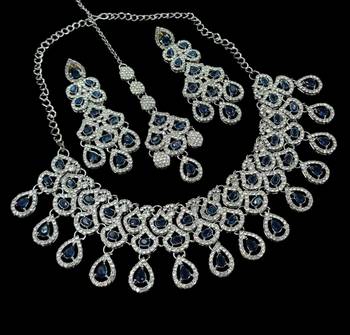 Blue rhodium-plated agate stone necklace set with earrings & maang tikka 1