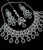 Blue rhodium-plated agate stone necklace set with earrings & maang tikka