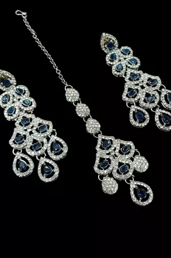Blue rhodium-plated agate stone necklace set with earrings & maang tikka