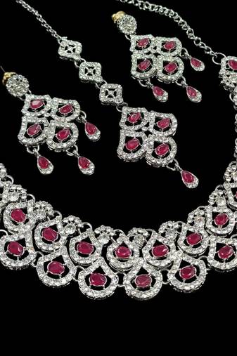 Maroon agate stone necklace set with earrings & maang tikka, rhodium plated