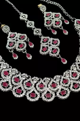 Maroon agate stone necklace set with earrings & maang tikka, rhodium plated