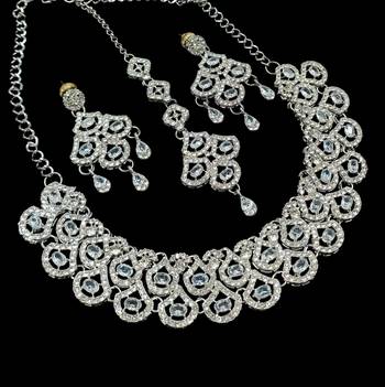 White agate stone necklace set with earrings & maang tikka, rhodium plated 1