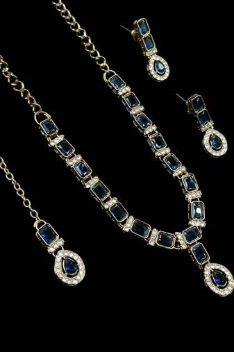 Blue color necklace set with earrings and maang tikka – agate stone, antique gold plating