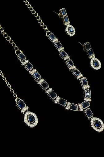 Blue color necklace set with earrings and maang tikka – agate stone, antique gold plating