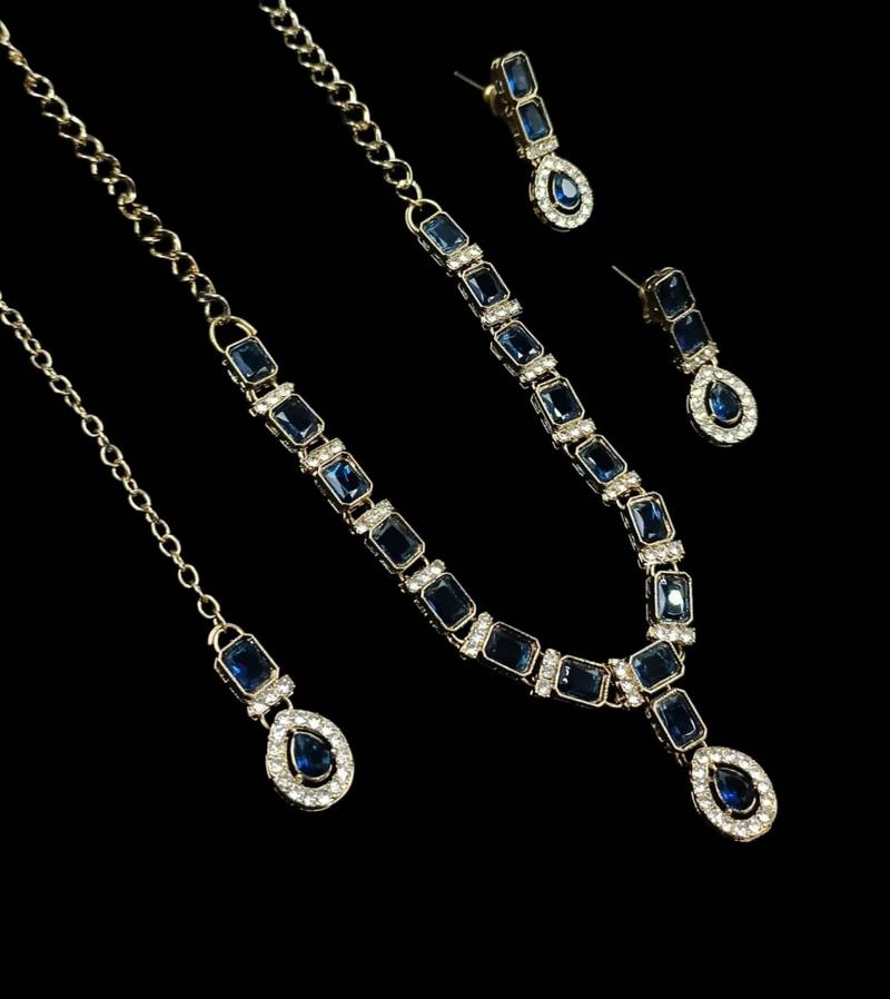 Blue color necklace set with earrings and maang tikka – agate stone, antique gold plating