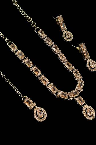 Champagne color necklace set with earrings and maang tikka – agate stone, antique gold plating