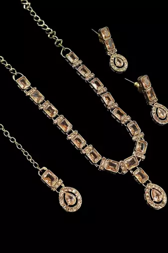 Champagne color necklace set with earrings and maang tikka – agate stone, antique gold plating