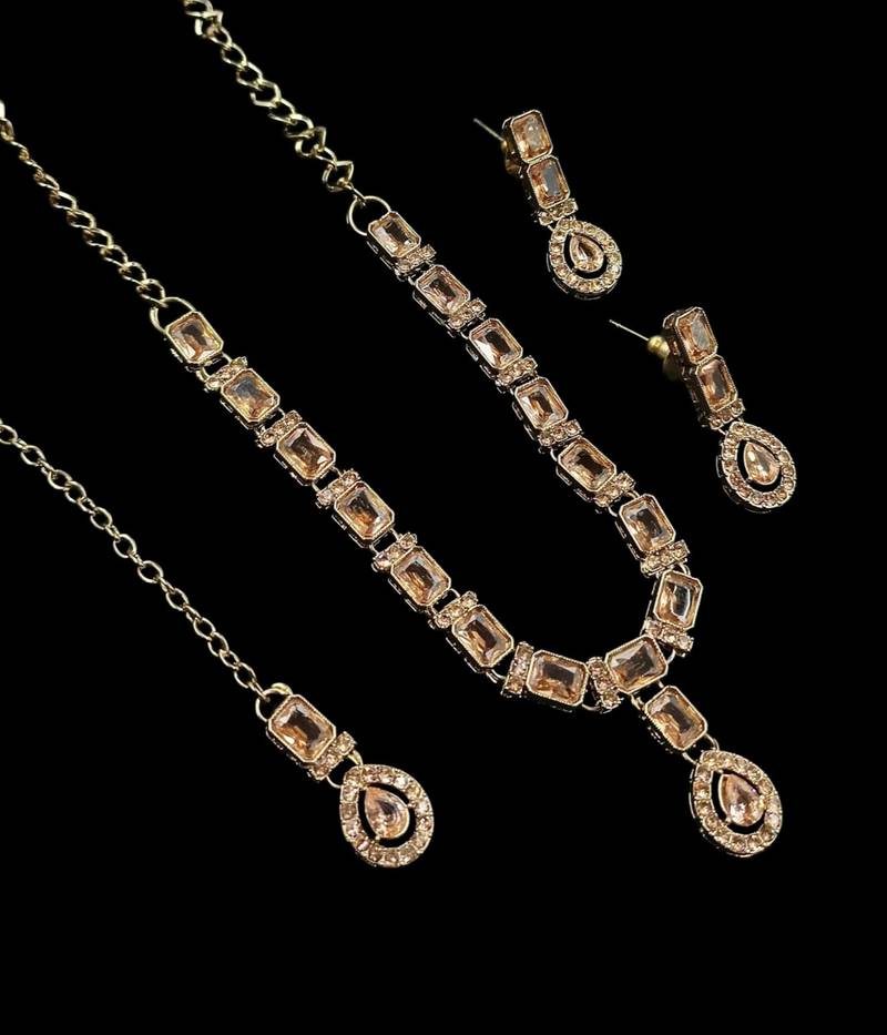 Champagne color necklace set with earrings and maang tikka – agate stone, antique gold plating