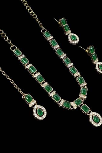 Green color necklace set with earrings and maang tikka – agate stone, antique gold plating